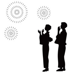 花火に歓声を送る浴衣姿の男女のシルエット