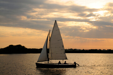 Segelboot, Sneek, Meer, Niederlande,  Landschaft, Sneeker Meer, Abendämmerung, Segeln