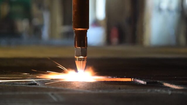 Autogenbrenner beim schneiden 