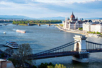 Obraz premium city chain bridge