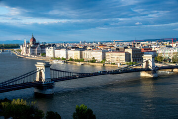 Fototapeta premium city chain bridge