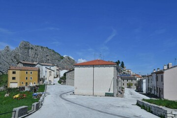 Fototapeta na wymiar The Molise village of Pescopennataro, Italy.