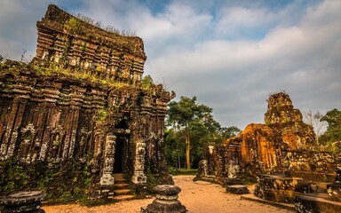 Naklejka premium the entrance to an ancient temple, with ruins surrounding it