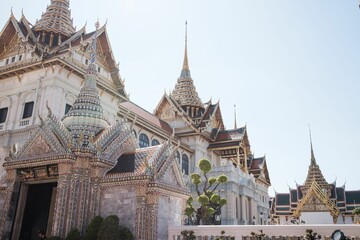 Fototapeta premium Closeup of The Temple of the Emerald Buddha under the blue sky in Bangkok
