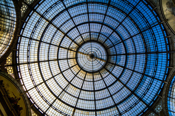 Das Runddach der schönen Passage in Mailand. Die Galleria Vittorio Emanuele II. 