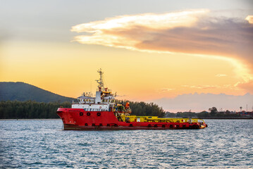 Supply boat transfer cargo to oil and gas industry and moving cargo from the boat to the platfor