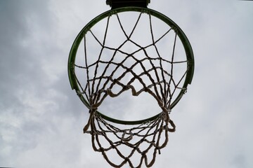 Inferior view of a basketball goal