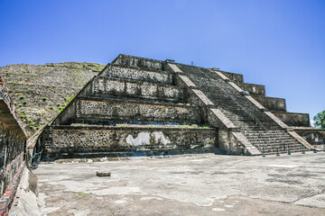 Pir&aacute;mide de la Luna