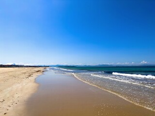 view from the beautiful beach in Tarifa over the Atlantic Ocean towards Morocco at the horizon, Playa Santa Catalina, Andalusia, province of Cádiz, Spain