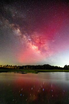 A spacex rocket recently punched a hole in earth's upper atmosphere while venturing into space, leaving behind a blood-red streak of light in the sky similar to an aurora. Seen from Julian, California