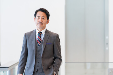 オフィスで働くビジネスマン（上司・社長）