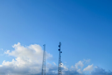 Obraz premium Low-lying clouds adorn the blue sky and appear white to gray in color. clustered and lumpy like cotton. Also visible is the electricity tower. Very beautiful and suitable for background and wallpaper.