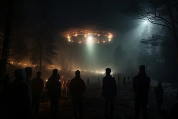 Foto op Plexiglas Under a vast night sky, a group of awestruck observers gazes up, captivated by the ethereal glow of a hovering UFO, a thrilling mystery in the cosmos. © Kishore Newton