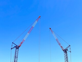 青空とクレーン