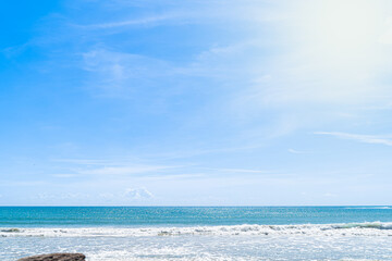 The sky has the light of the sun, the sky is blue, there are small and large clouds alternating and moving slowly, with the sunlight passing, creating a miraculous abstract shape,