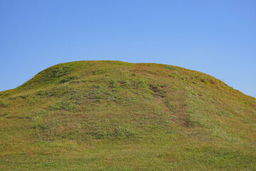 Obraz premium View Mountain with green grass and blue sky background
