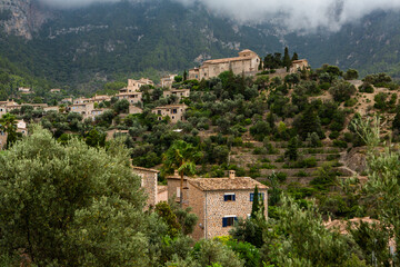 Fototapeta na wymiar the picturesque Spanish-style village of Deia in Mallorca