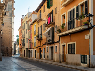 Fototapeta na wymiar classic barcelona street, beige and orange buildings