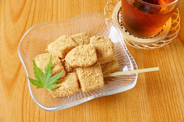 おいしいわらび餅と冷茶