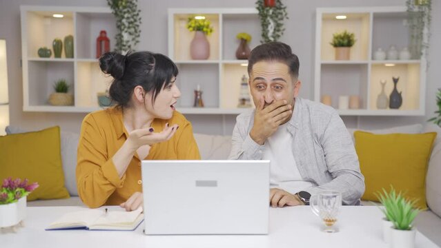 The couple send an e-mail from the laptop to the wrong person.
