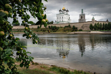 View of the Pskov Kremlin (Krom) across the river. - obrazy, fototapety, plakaty