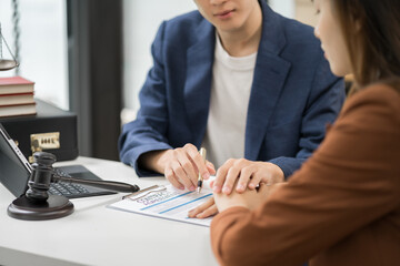 Lawyer or Legal advisers encourage clients.encouraged the client after discussing the terms of the contract.