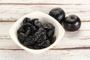 Dry prunes in thw bowl