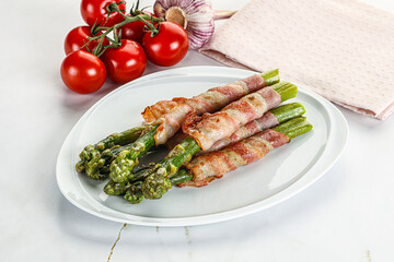 Grilled asparagus with bacon