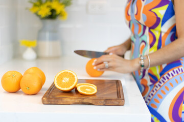 cortando Naranja