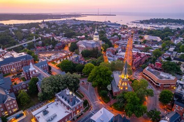 Obraz premium Aerial view of Chesapeake Bay of Annapolis, Maryland at sunrise