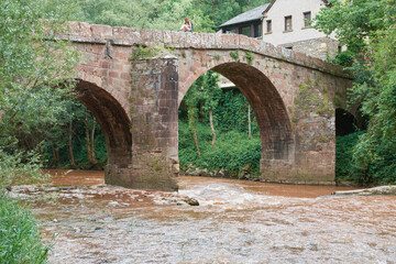 Fototapeta premium Conques et son pont en pierre