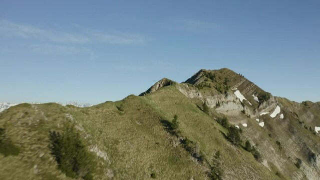 Paysage de montagne en &eacute;t&eacute;