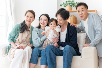 Fototapeta na wymiar 笑顔の三世代家族