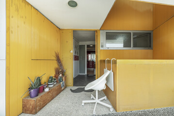 Entrance porch to a house with a clothesline