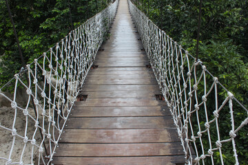 Obraz premium Point of view wooden hanging bridge