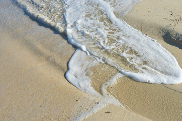 奄美の真夏のビーチ。青い、白い、泡色、バカンス、自然