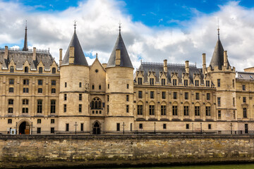 Fototapeta na wymiar Conciergerie palace and prison and Seine river in Paris, France