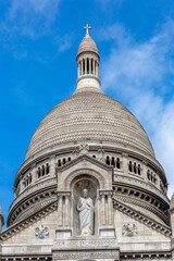 Obraz premium Basilica of the Sacred Heart at Montmartre hill in Paris, France