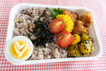 手作りのお弁当