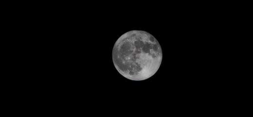 Luna durante la noche 