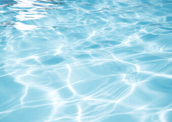 Obraz premium 光がキラキラと輝く静かな水面