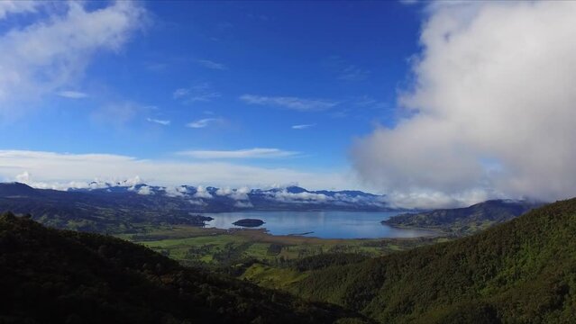 TILT DOWN DRONE VIDEO OF "LA LAGUNA DE LA COCHA" IN PASTO NARI&Ntilde;O COLOMBIA AT SUNRISE