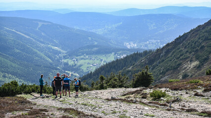 Fototapeta premium Wanderung von der Spindlerbaude zur Scheekoppe -Blick auf St. Peter 