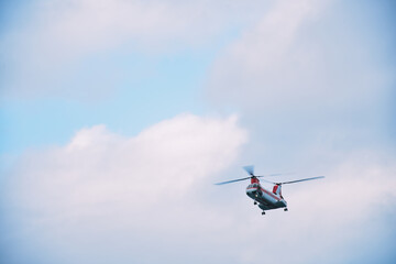 Fototapeta na wymiar rescue helicopter, in training to rescue people