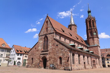 Fototapeta na wymiar Historische Kirche in der Altstadt von Villingen, einem Stadtteil von Villingen-Schwenningen in Baden-Württemberg