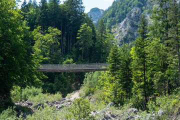 Klausbachtaler Hängebrücke in den Berchtesgadener Alpen, Oberbayern, Bayern, Deutschland