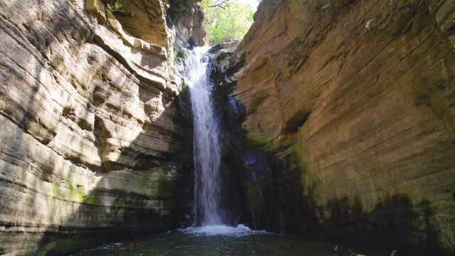 Riva Waterfall located in Himachal Pradesh, Tourism place in North India