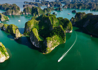 Lan ha bay Limestone island