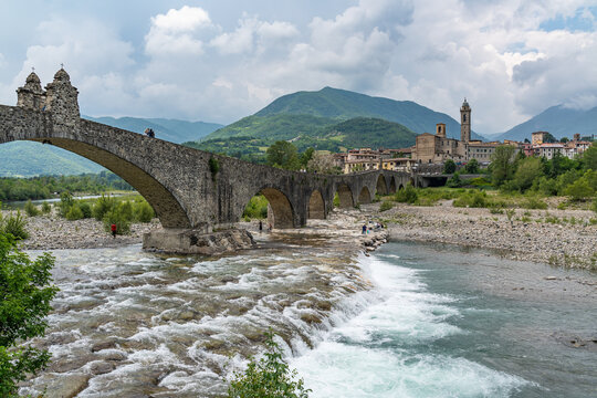 View of Bobbio and its famous landmark, the Old Bride (known in Italian as &ldquo;Ponte Gobbo&rdquo;), Emilia-Romagna, Italy