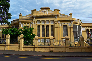 Obraz premium Ancient yellow house facade in Ribeirao Preto, Sao Paulo, Brazil